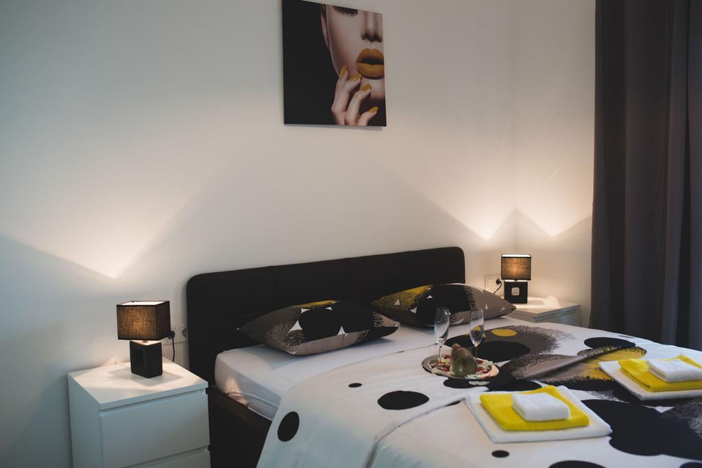 Apartments Sunny Garden Brodarica  Bagian luar foto