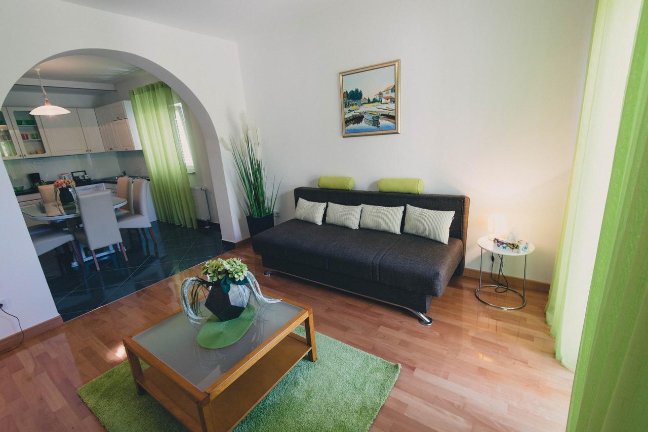Apartments Sunny Garden Brodarica  Bagian luar foto